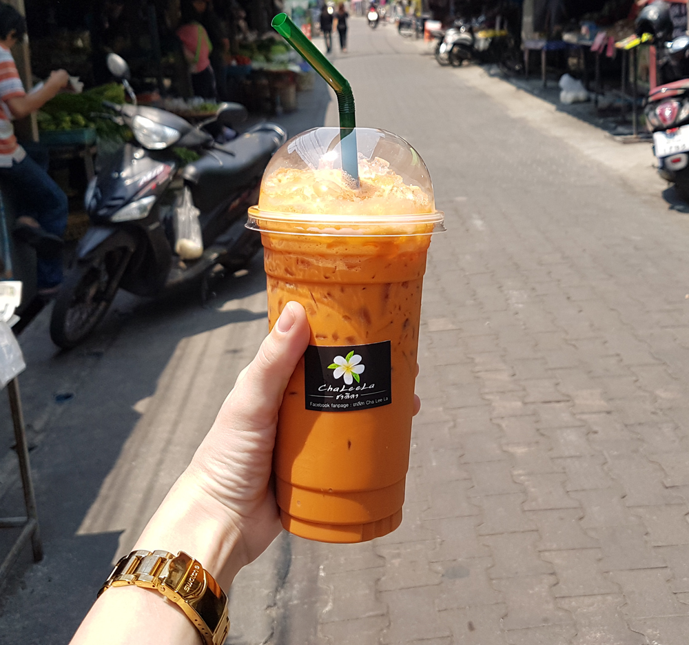 Тайский молочный зеленый чай или Thai milk tea.