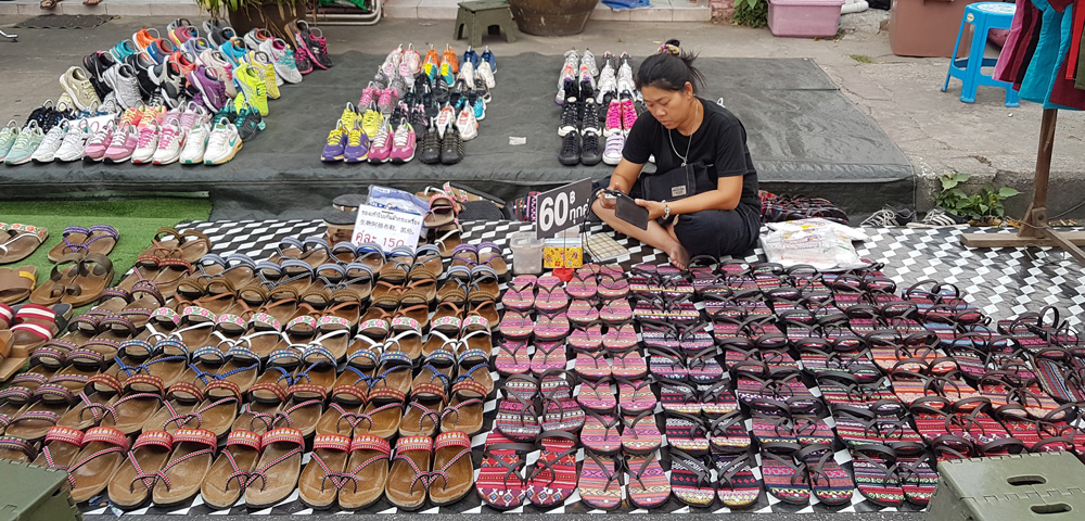 http://julia-batirova.com/ru/blog/thailand/181-voskresnyj-nochnoj-rynok-v-chiangmae-sunday-walking-street-chiang-mai