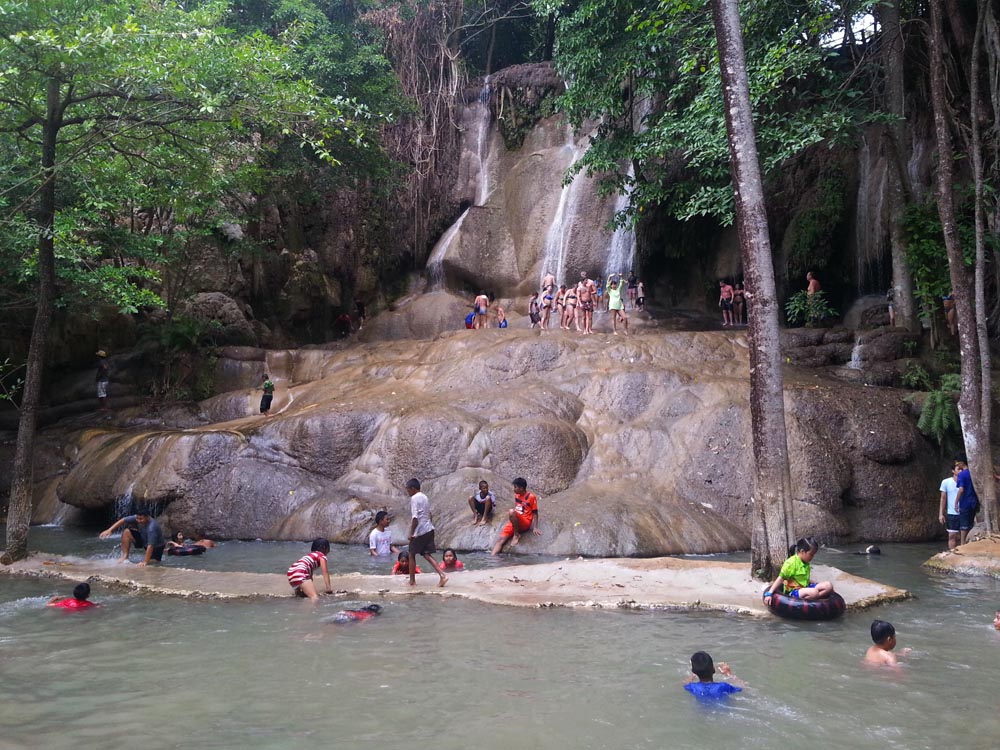 Водопад Сай Йок Яй ( Sai Yok Yai waterfall). Качнанабури.